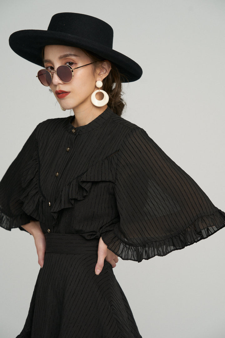 新品タグ付き　かぐれ　フリルスリーブプルオーバー　BLACK-Ａ 月の呪文を唱えて》フレアスリーブフリルブラウス-Black – Tnewties