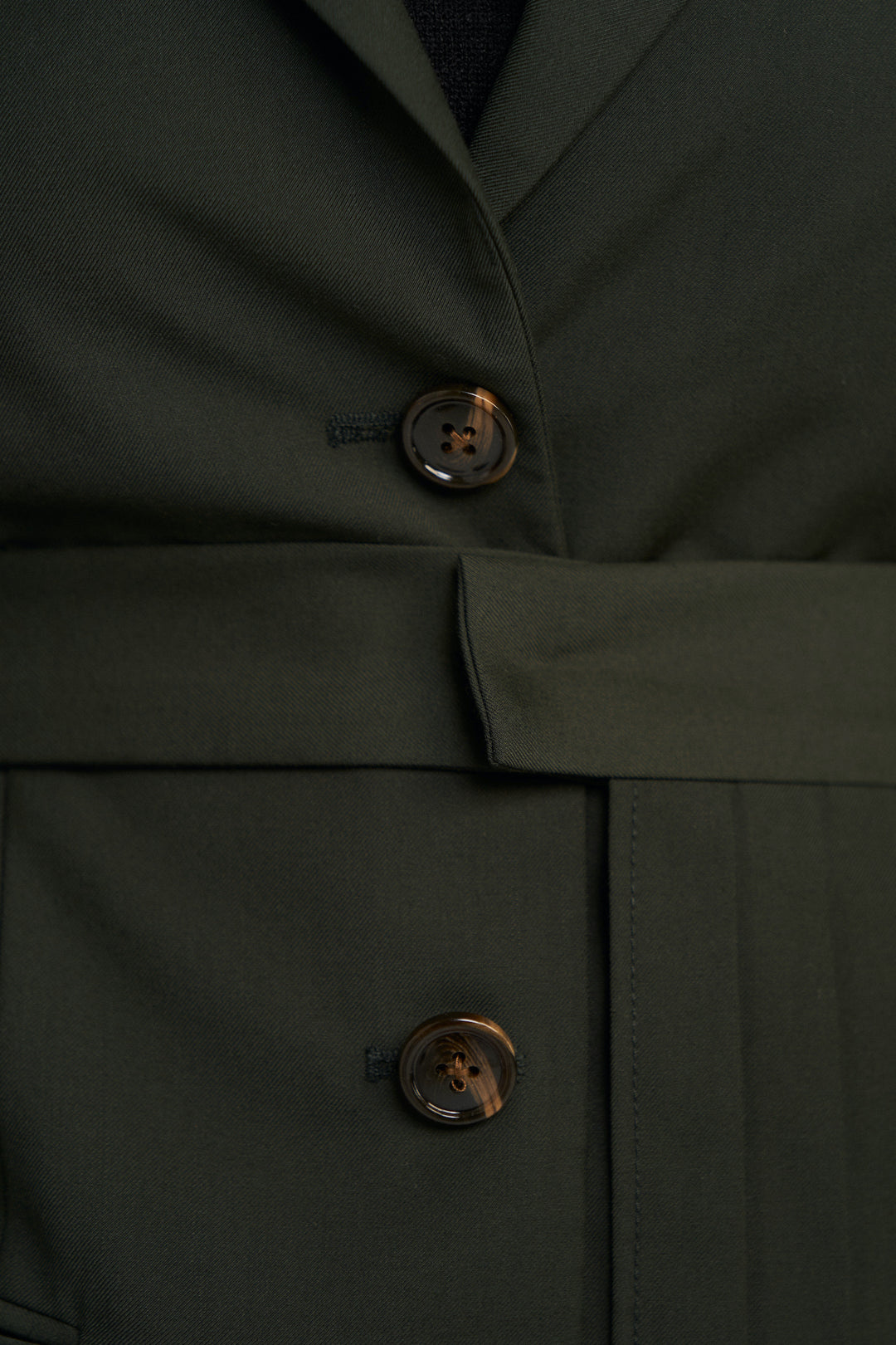 《電話を切らなくちゃ》リムーバブルプリーツジャケット-Dark green