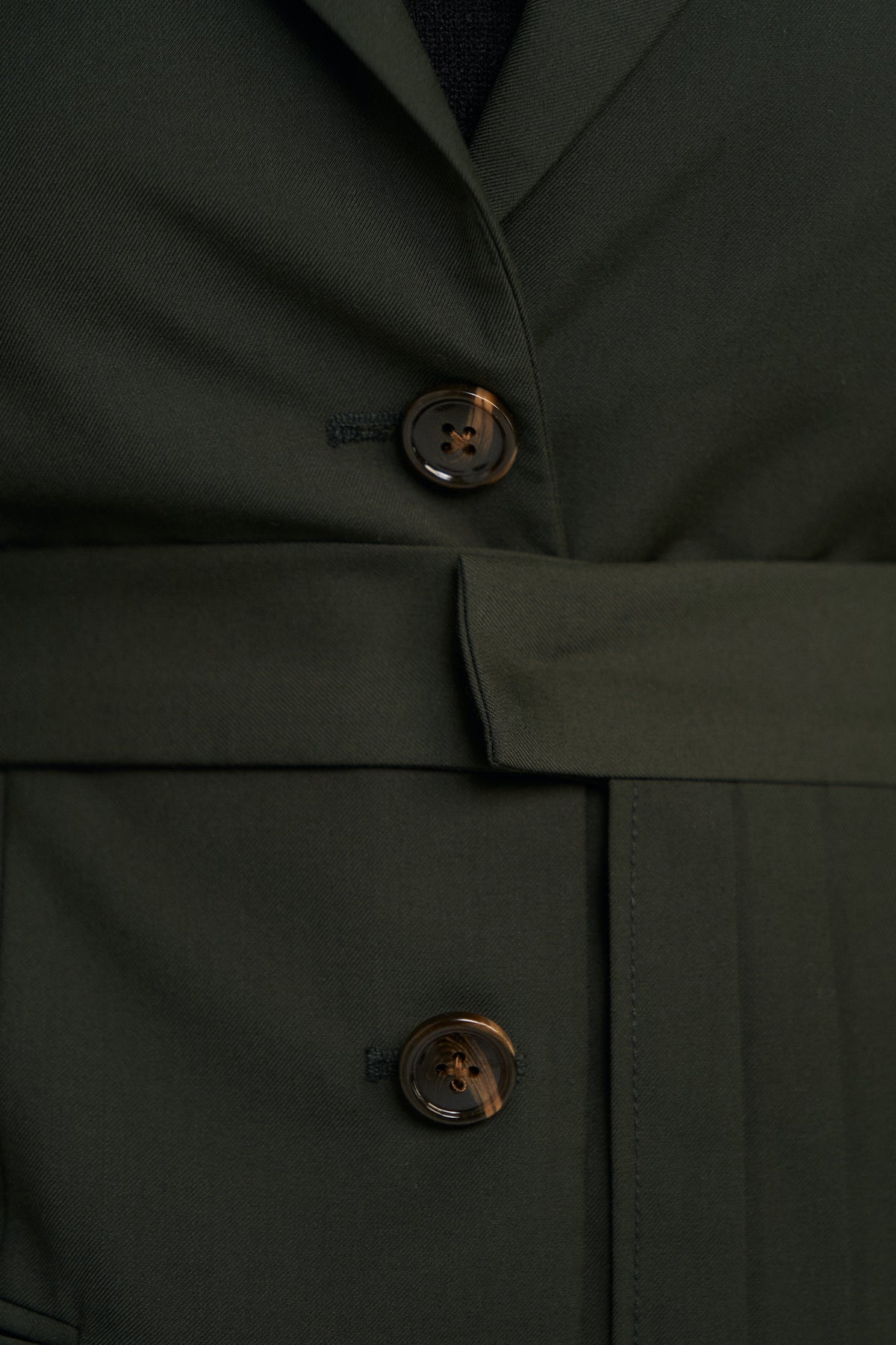 《電話を切らなくちゃ》リムーバブルプリーツジャケット-Dark green