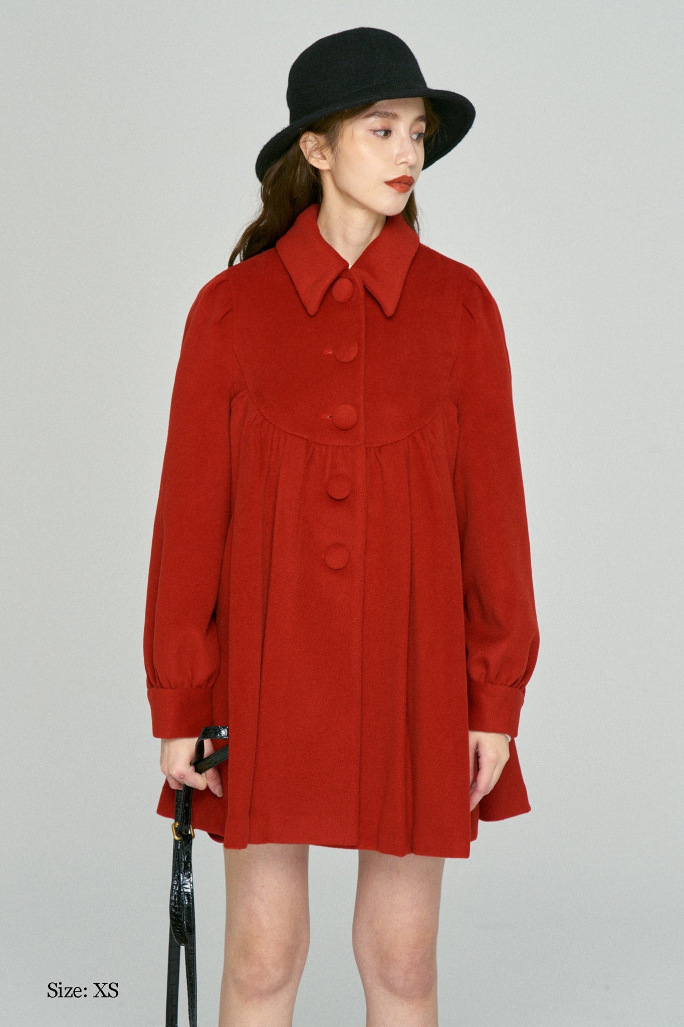 《キャロラインの顔はとても赤い》アーチステッチデザインウールコート