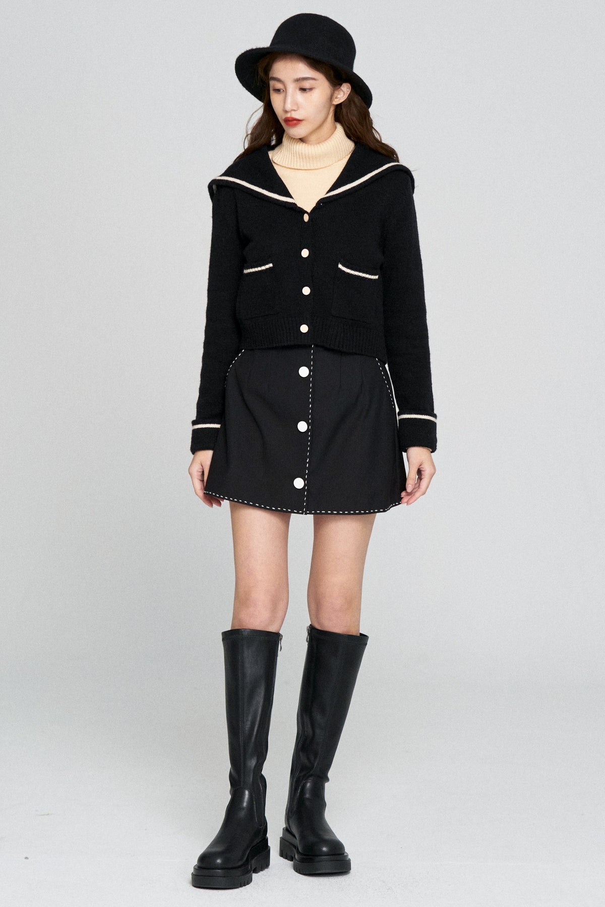 《Helen Doesn't Eat Sweets》High Waist Skirt Black