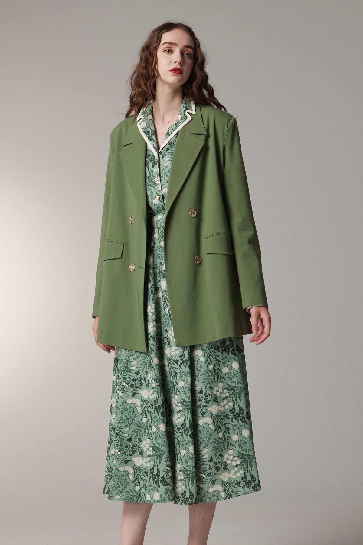 《Draw a map with tree branches》Double button jacket-Light green