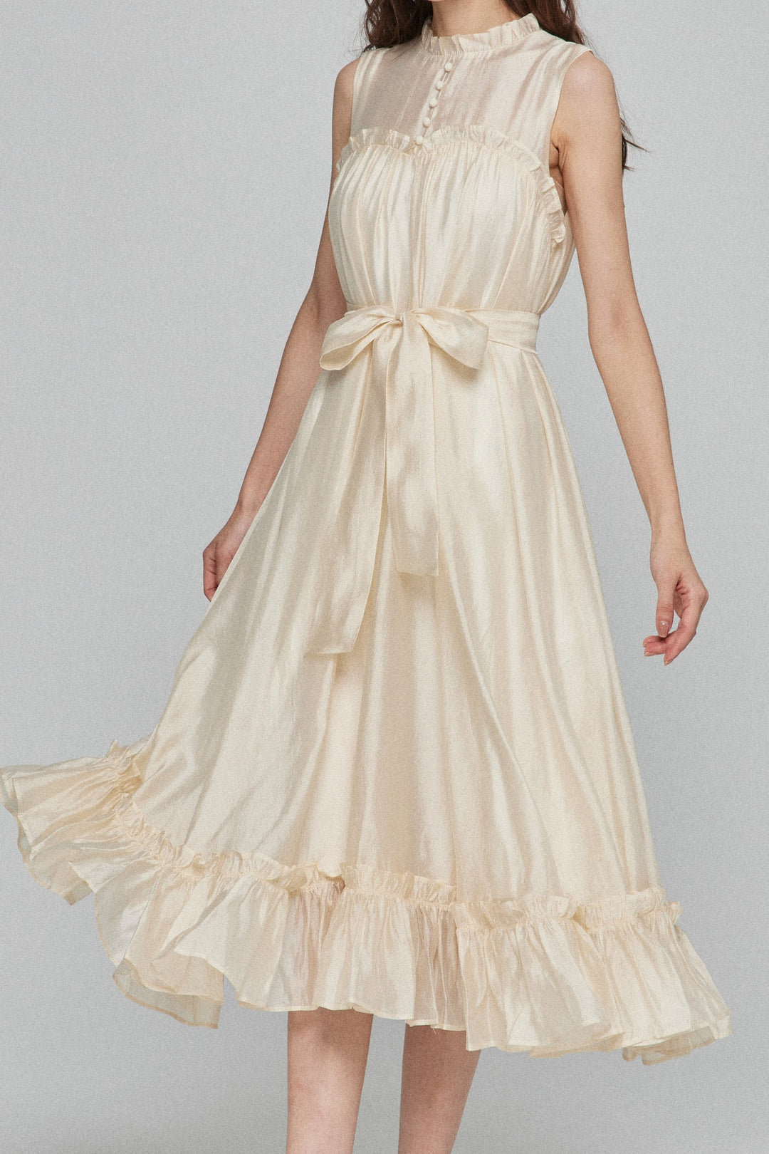 《キラキラ輝く湖面に》ラッフルトリムドレス-White