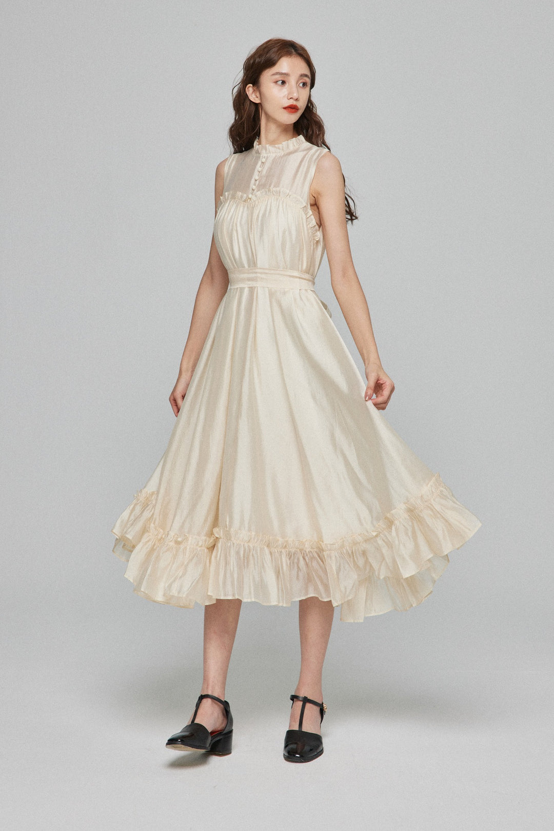 《キラキラ輝く湖面に》ラッフルトリムドレス-White