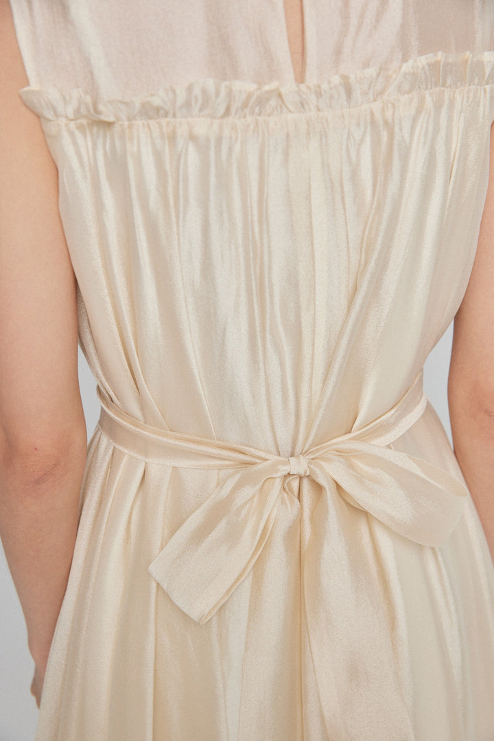 《キラキラ輝く湖面に》ラッフルトリムドレス-White