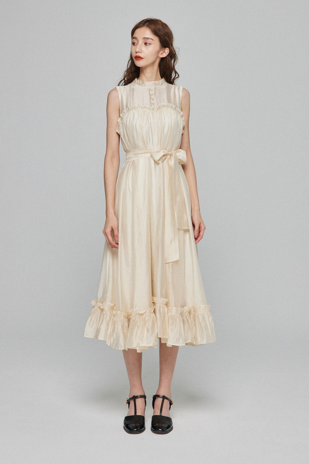 《キラキラ輝く湖面に》ラッフルトリムドレス-White