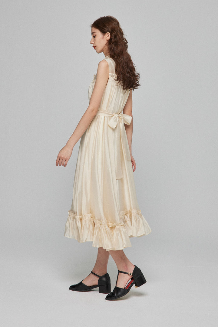 《キラキラ輝く湖面に》ラッフルトリムドレス-White
