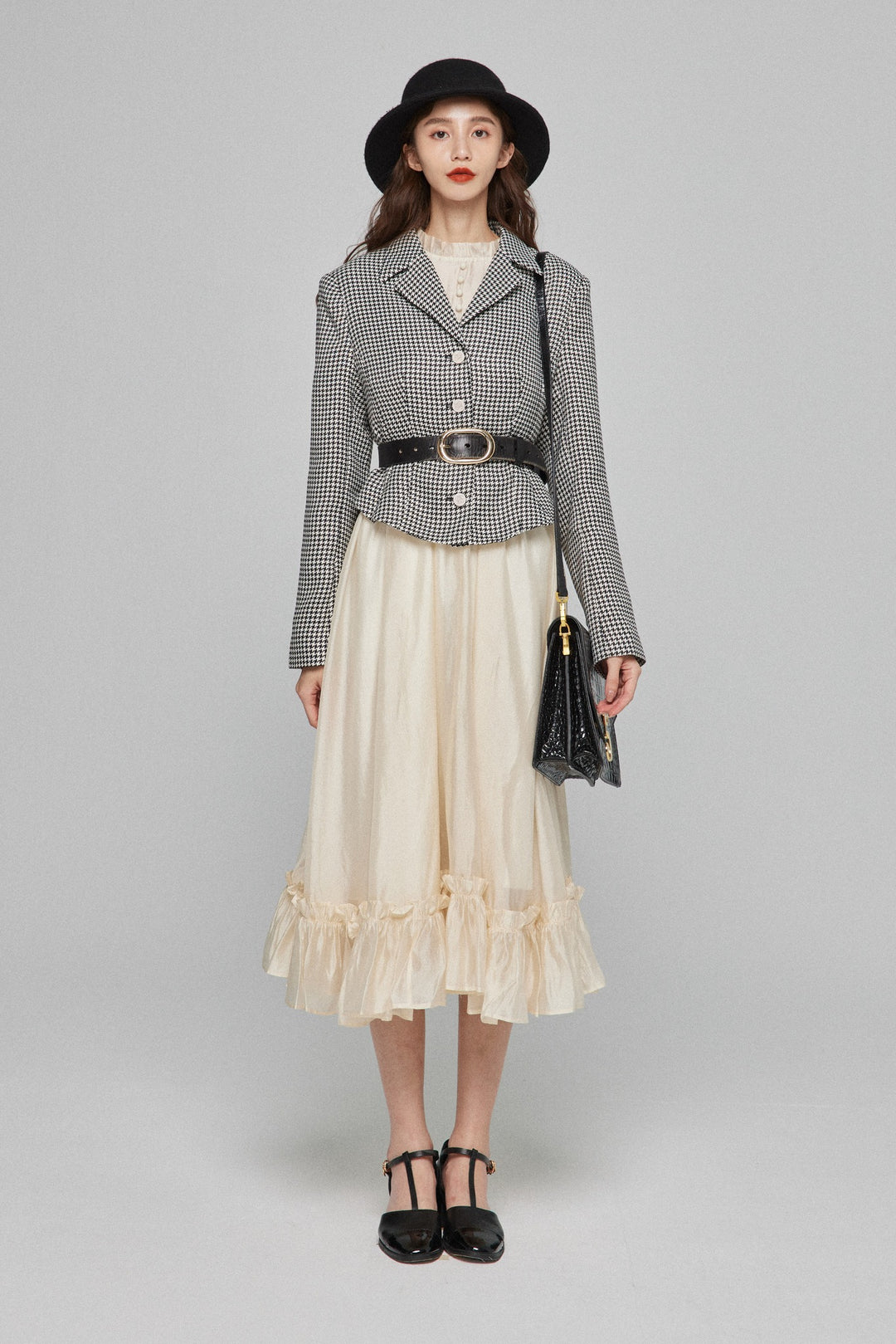 《キラキラ輝く湖面に》ラッフルトリムドレス-White