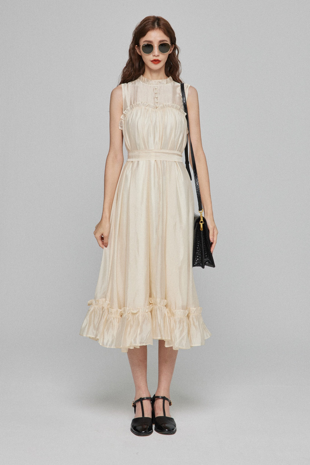 《キラキラ輝く湖面に》ラッフルトリムドレス-White