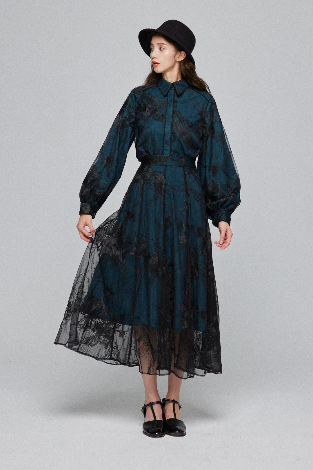 《サリーとデイヴィットのスキャンダル》シースルーエンブロイダリーブラウス-Dark green
