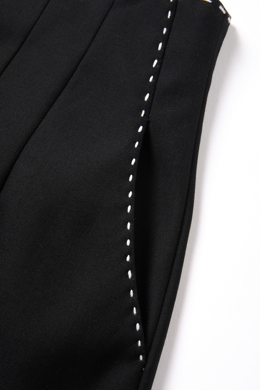 《Helen Doesn't Eat Sweets》High Waist Skirt Black
