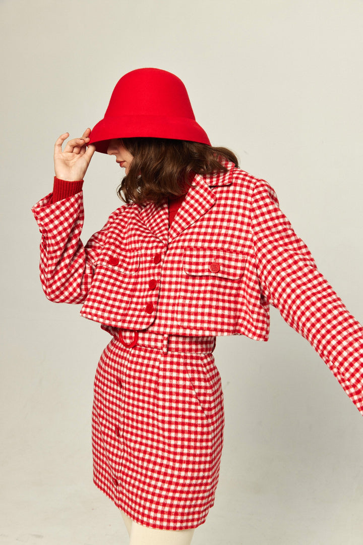 《ウィッグとサングラスをして》ギンガムチェックジャケット-Red