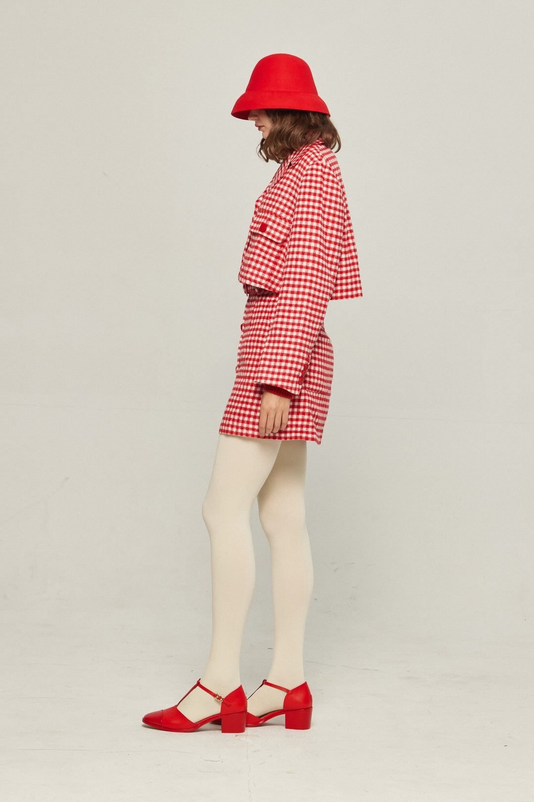 《ウィッグとサングラスをして》ギンガムチェックジャケット-Red