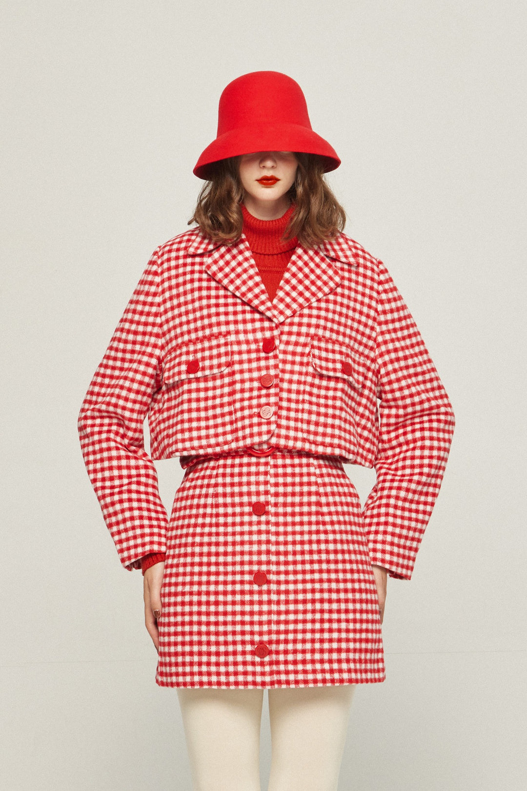 《ウィッグとサングラスをして》ギンガムチェックジャケット-Red