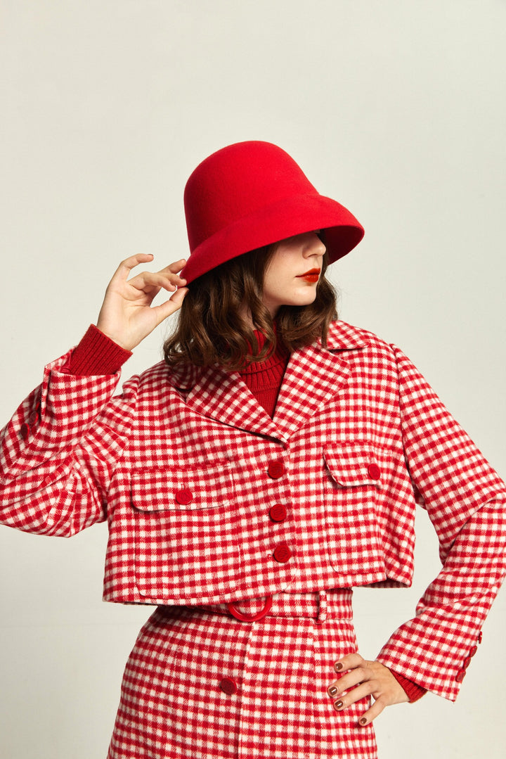 《ウィッグとサングラスをして》ギンガムチェックジャケット-Red
