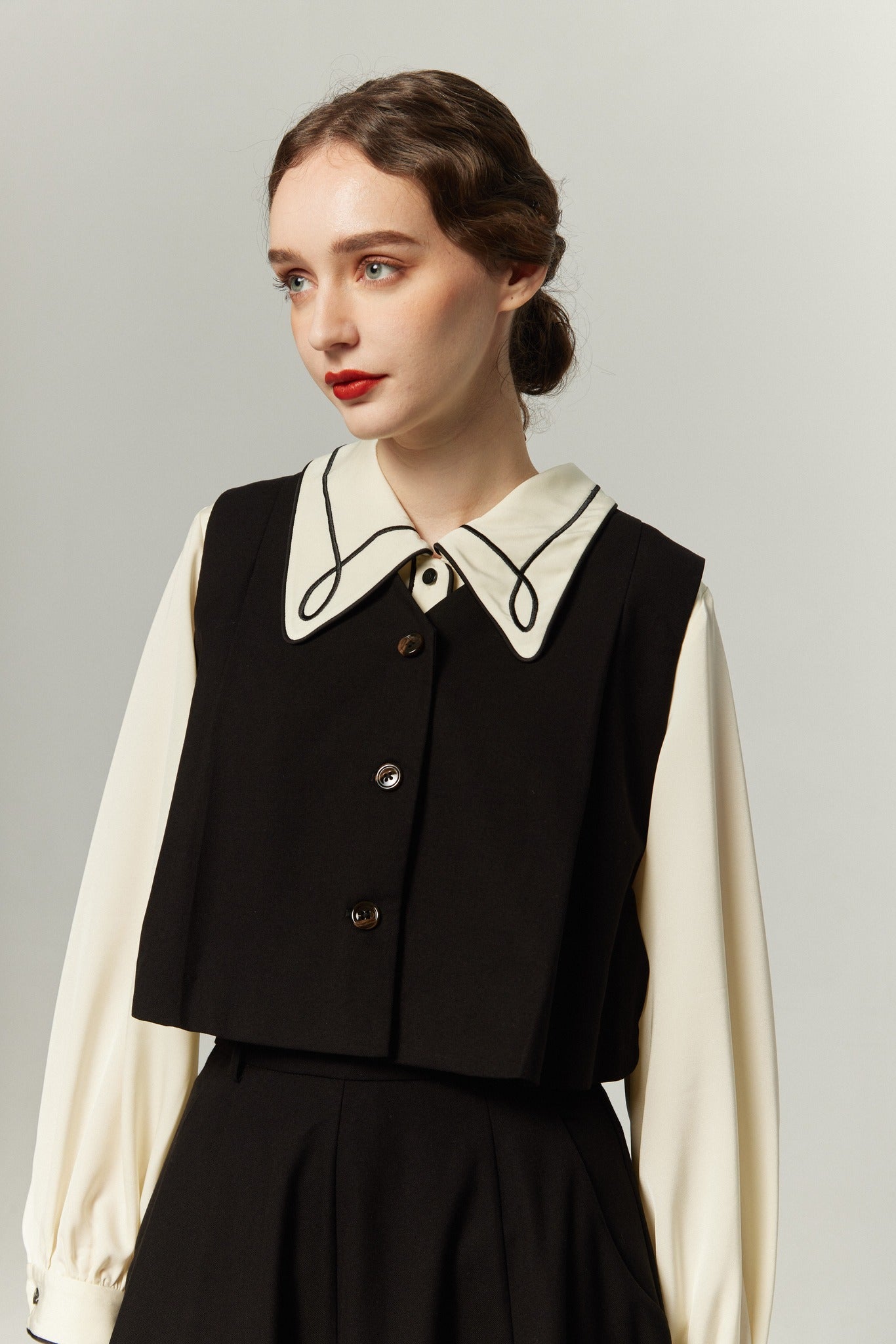 この口紅を試して》パイピングデザインブラウス-Ivory – Tnewties