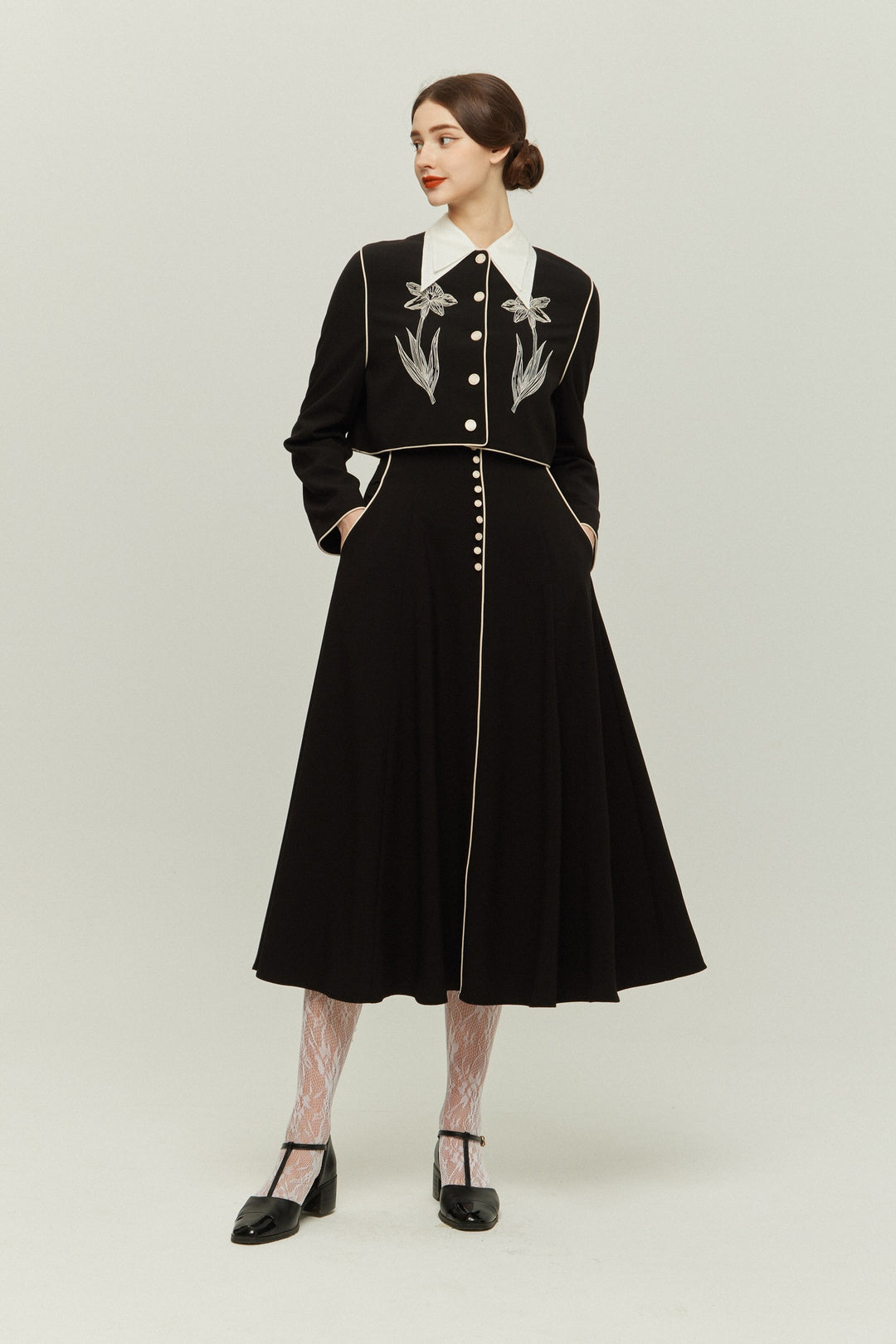 《櫛はいりません》フラワーエンブロイダリートップス-Black