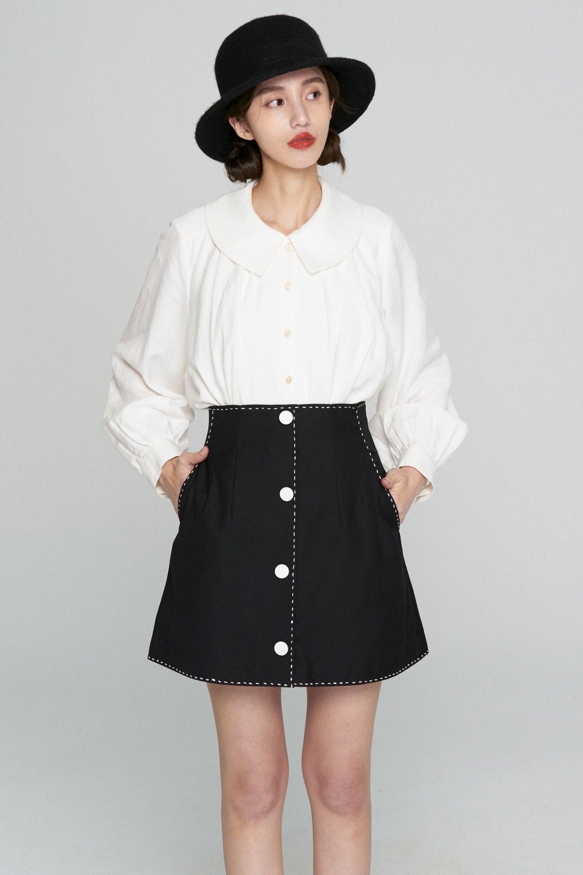 《Helen Doesn't Eat Sweets》High Waist Skirt Black