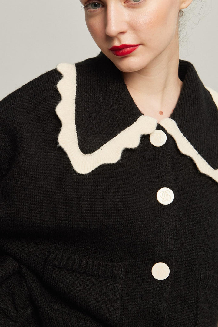 《I only want to eat salad》 Scallop design knit cardigan-Black