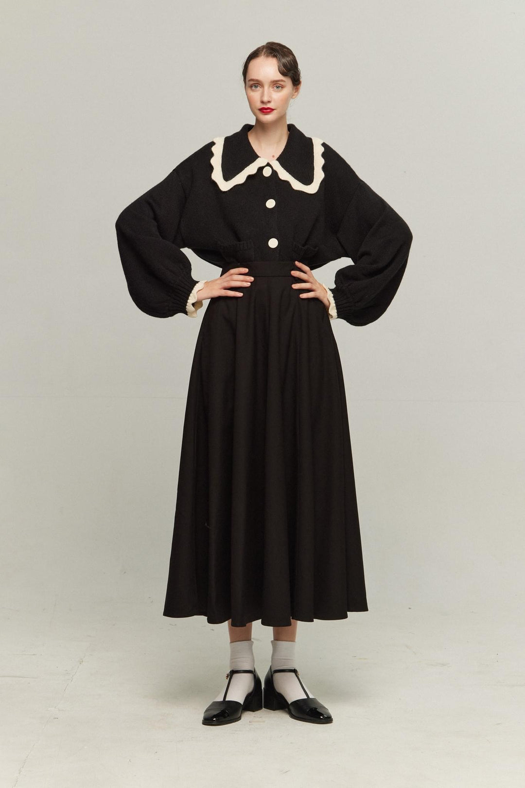 《I only want to eat salad》 Scallop design knit cardigan-Black