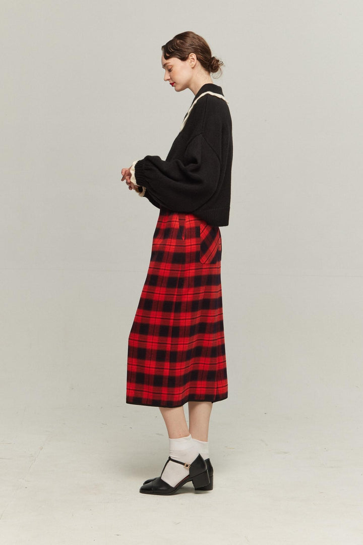 《I only want to eat salad》 Scallop design knit cardigan-Black