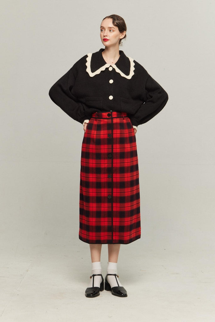 《I only want to eat salad》 Scallop design knit cardigan-Black