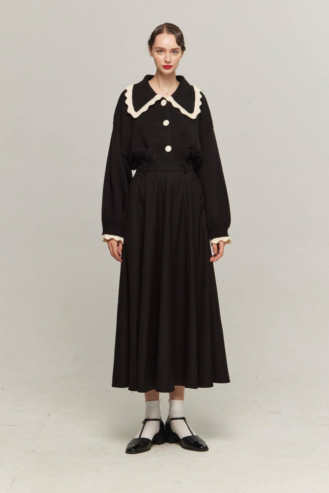 《I only want to eat salad》 Scallop design knit cardigan-Black