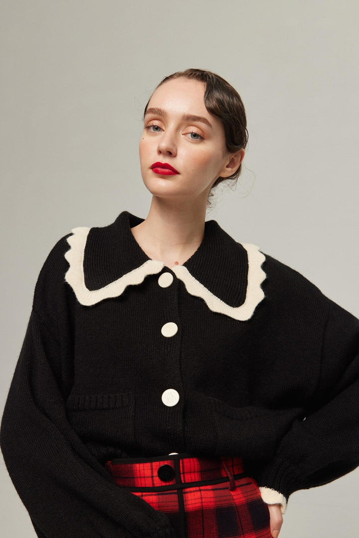 《I only want to eat salad》 Scallop design knit cardigan-Black