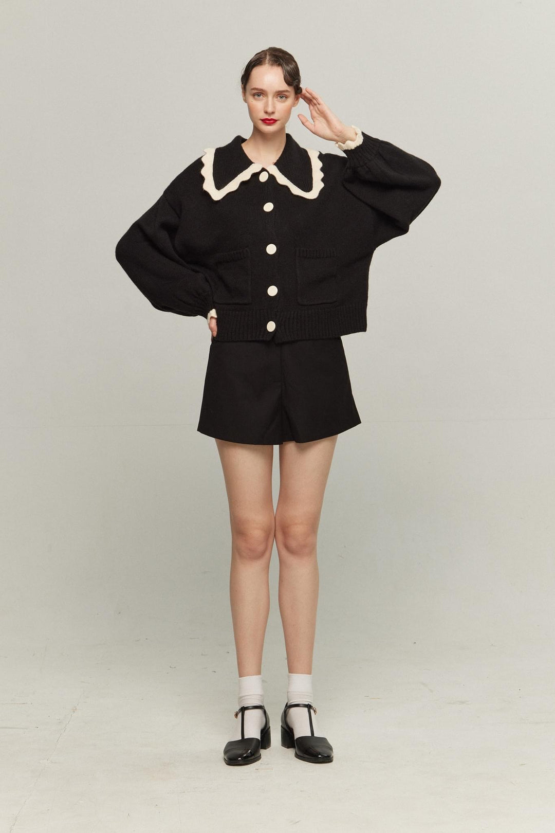 《I only want to eat salad》 Scallop design knit cardigan-Black
