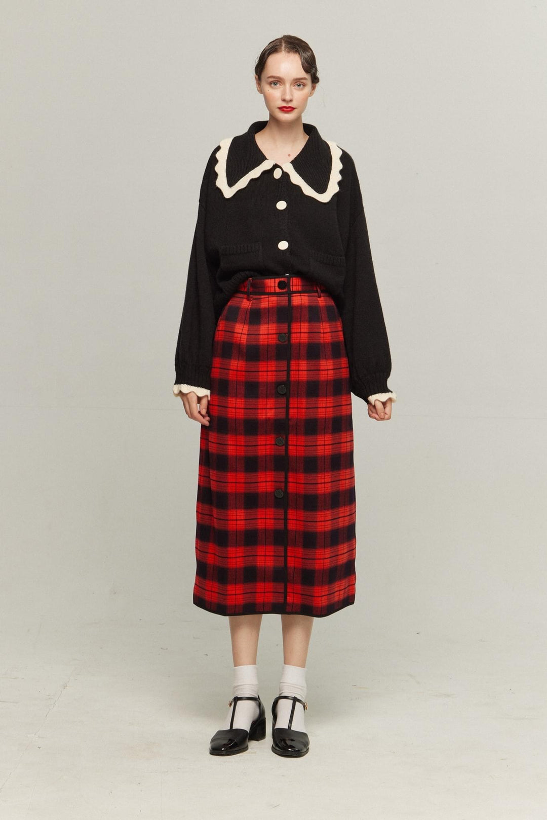 《I only want to eat salad》 Scallop design knit cardigan-Black