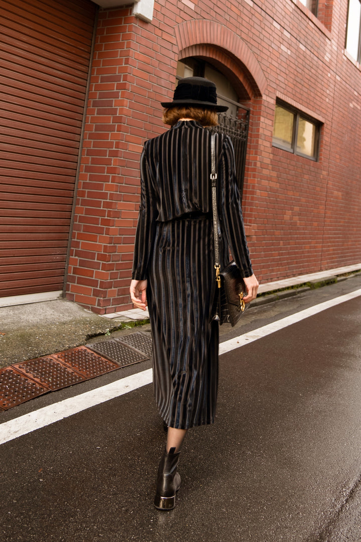 《上の階から物音がする》ベルベットストライプトップ-Black