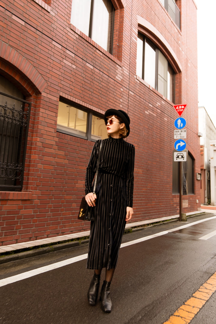 《上の階から物音がする》ベルベットストライプスカート-Black