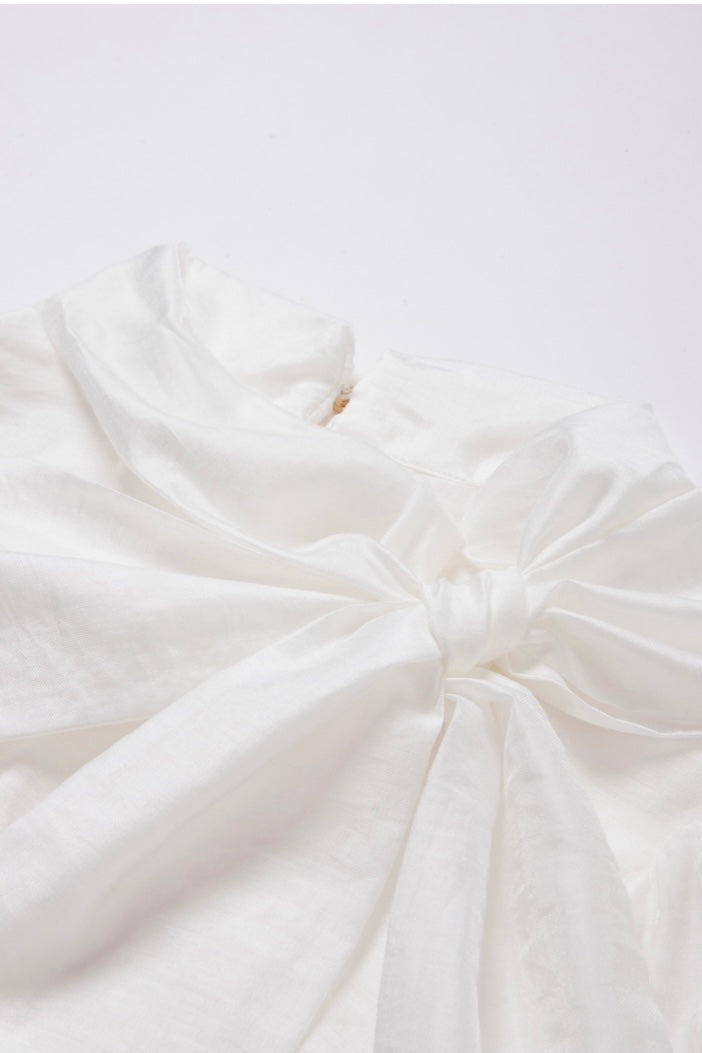 《トレヴィの泉に財布を落としちゃった》リボンブラウス-White