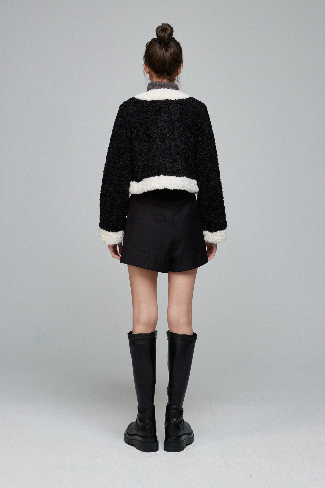 《私は今ラスベガスにいる》カーリーファージャケット-Black