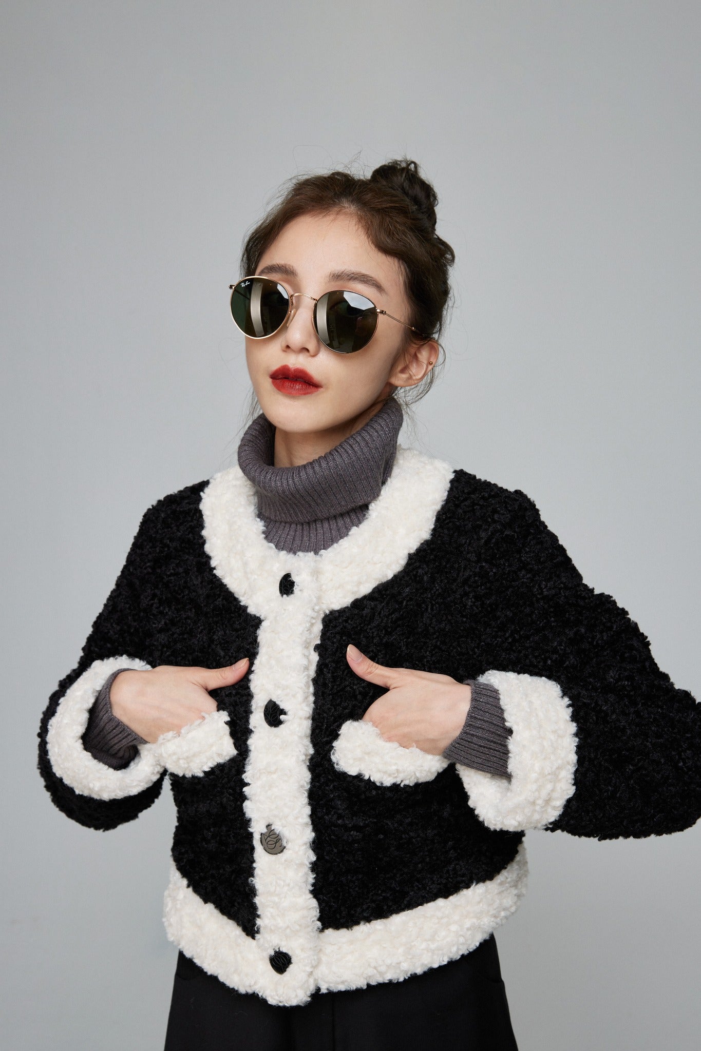 《私は今ラスベガスにいる》カーリーファージャケット-Black