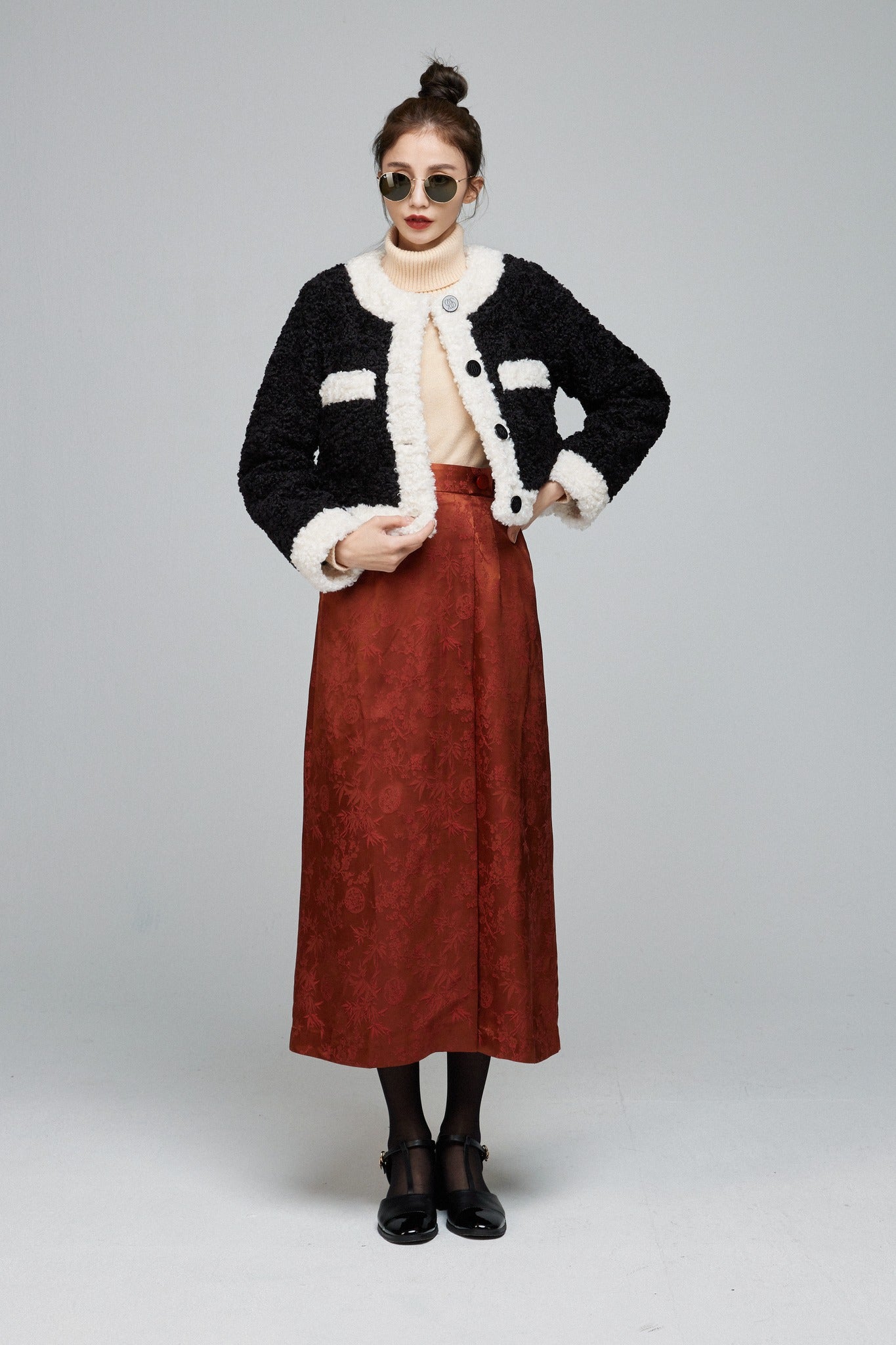 《私は今ラスベガスにいる》カーリーファージャケット-Black