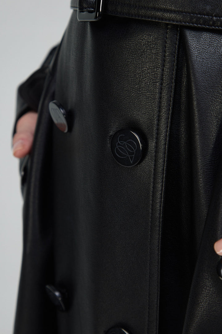 《黒幕の登場》ダブルブレストフェイクレザーコート-Black