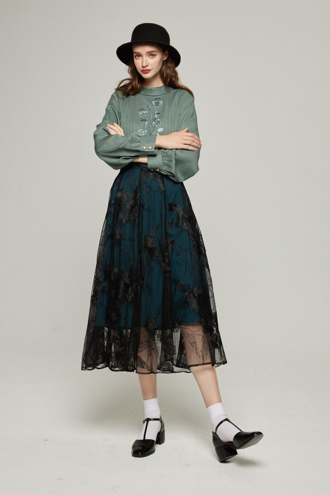 《サリーとデイヴィットのスキャンダル》シースルーエンブロイダリーハイウエストスカート-Dark green